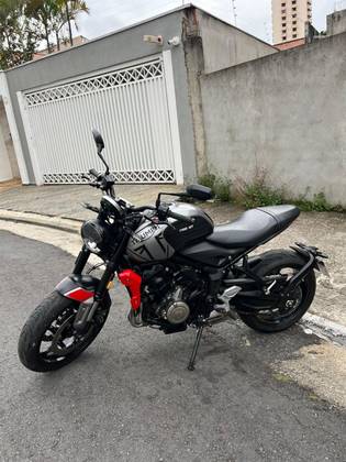 TRIUMPH TRIDENT 660 